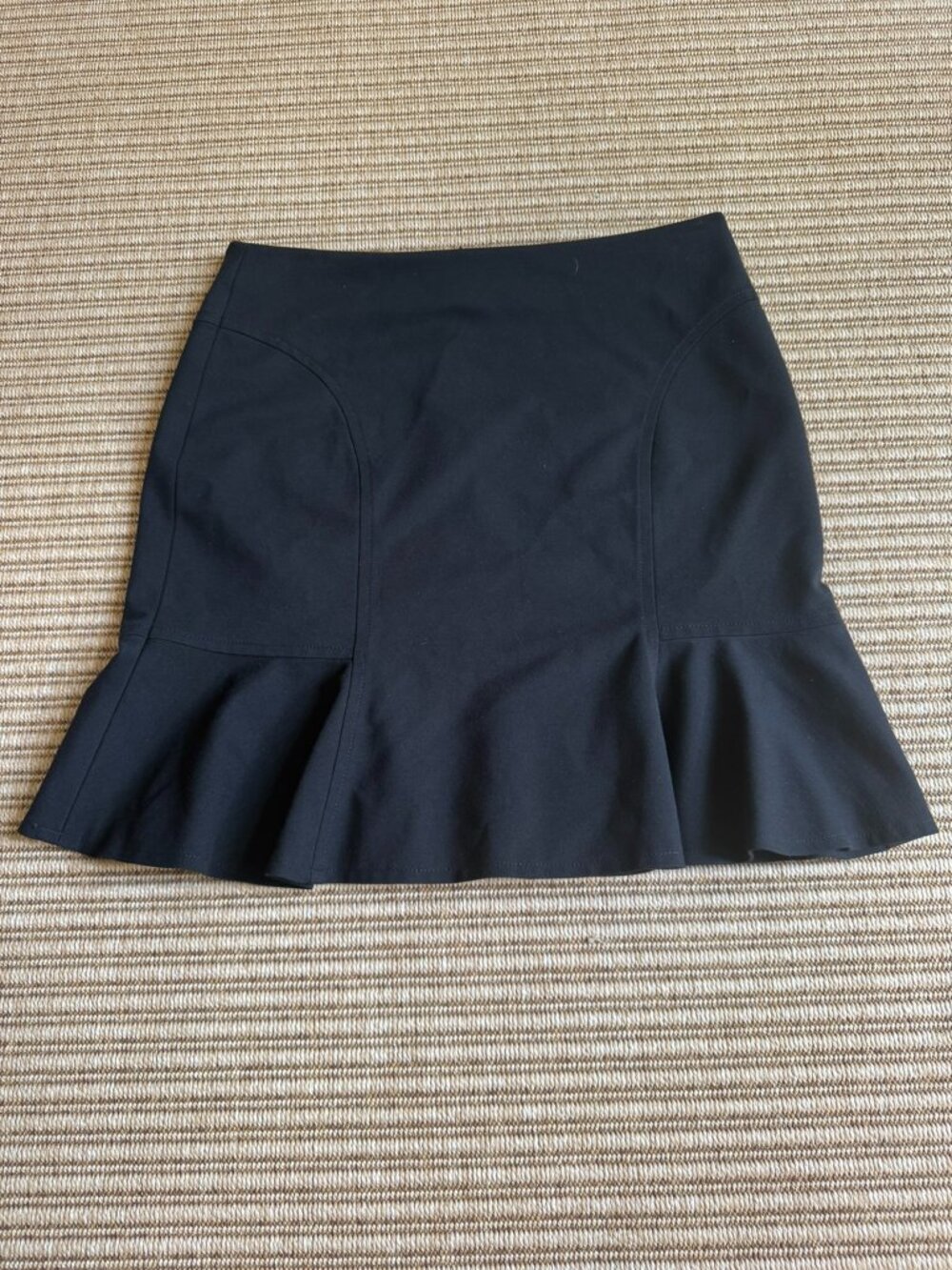 Akris Punto Black Flounce Hem Skirt Fitted Midi Lined Designer Size 10